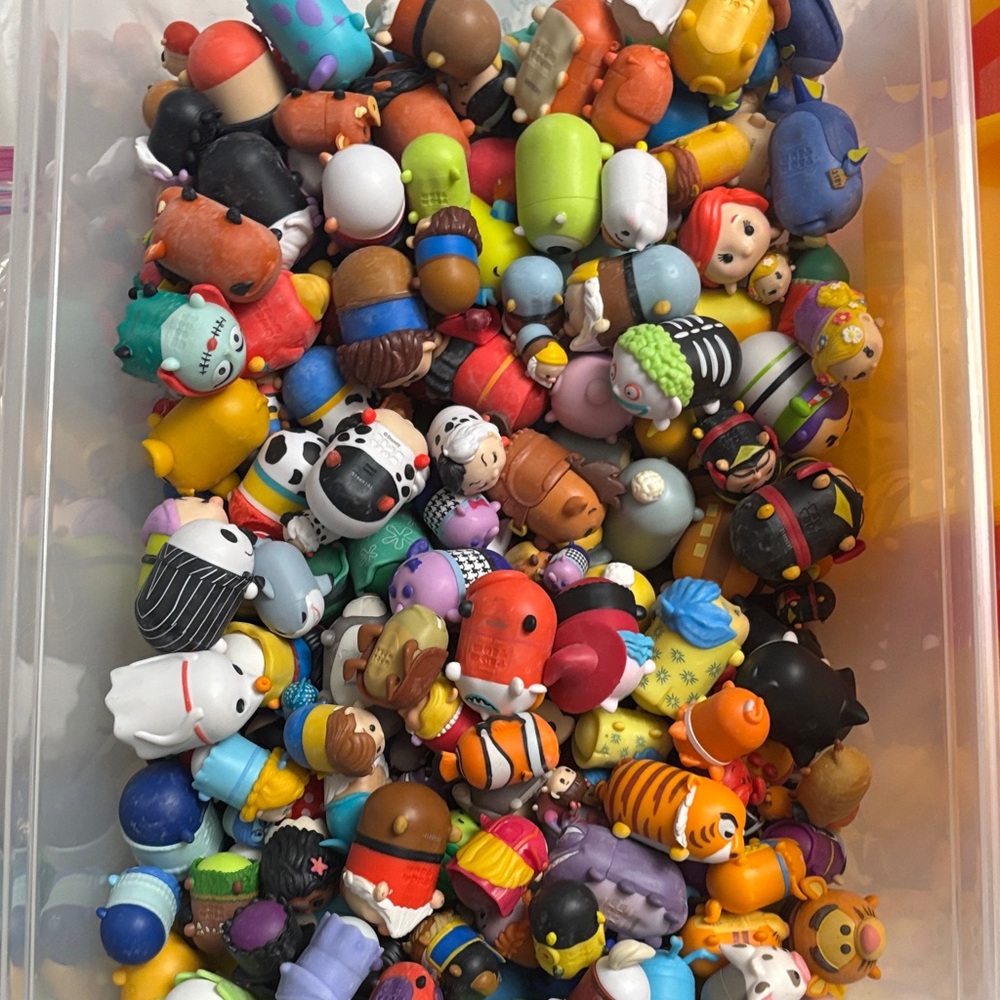 3.5 Vibrant collectable Disney Tsum Tsum figurines. 3 different sizes